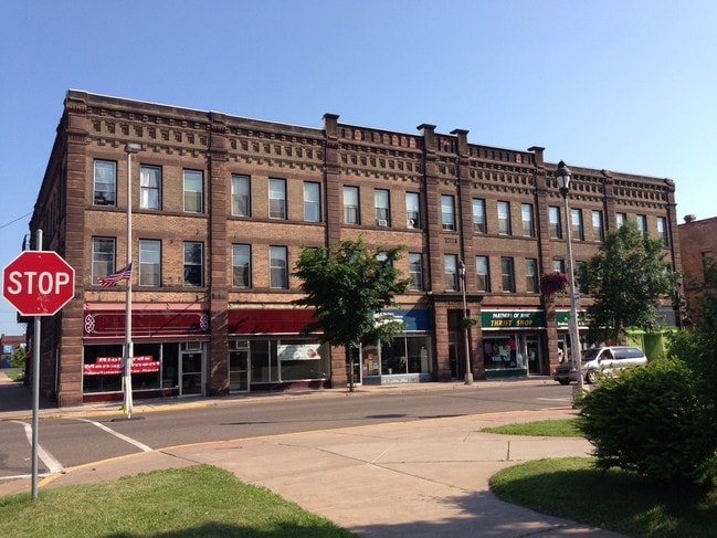 200 - 210 Main St W - 200-210 Main St W Apartments