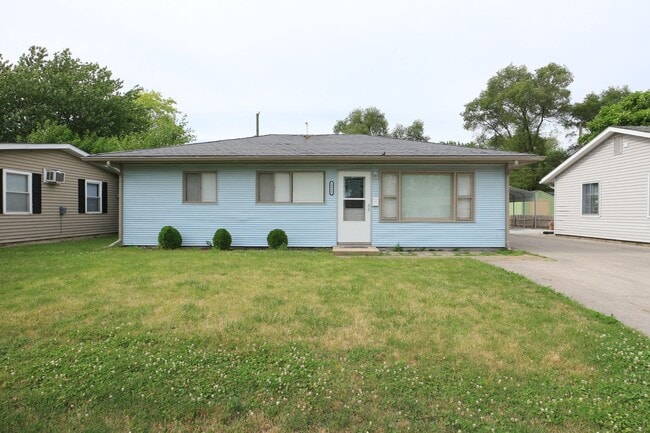 Building Photo - Three Bedroom Lafayette Home!