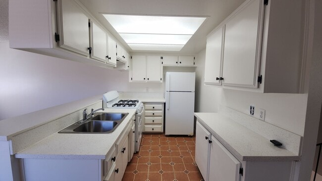 Building Photo - 807 Unit C