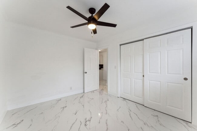 Building Photo - 525 S Broadway Unit H