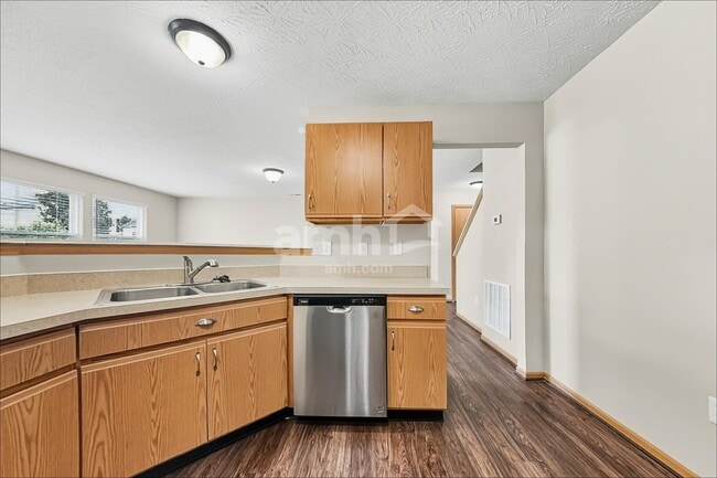 430 Hartford Ct