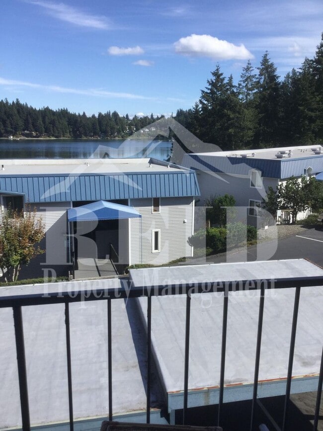 Building Photo - 924 Shorewood Dr