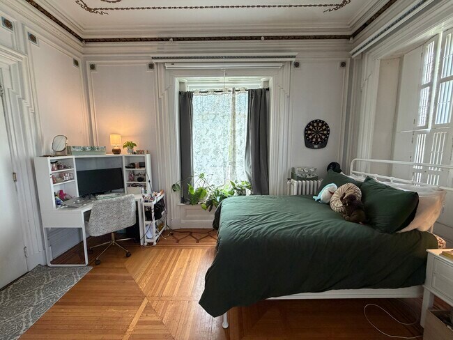 Apt 4 Bedroom