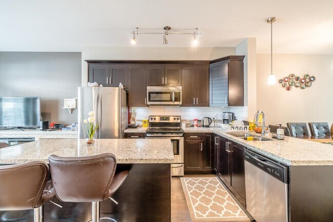 Photo - 19525-19573 73 Ave