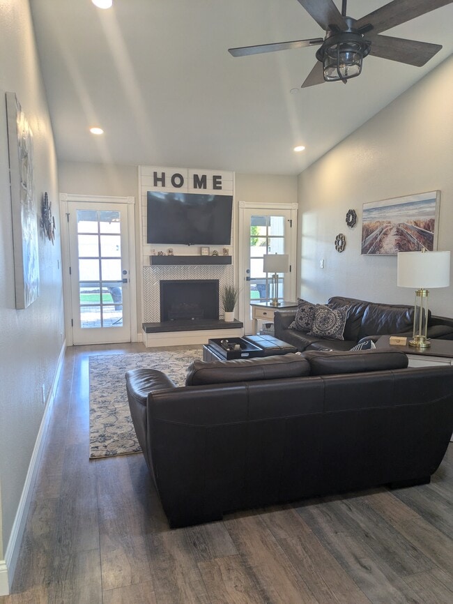 Building Photo - 8879 E Friess Dr Unit house