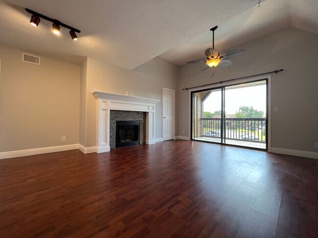 Photo - 364 Northpointe Ct Unit 303