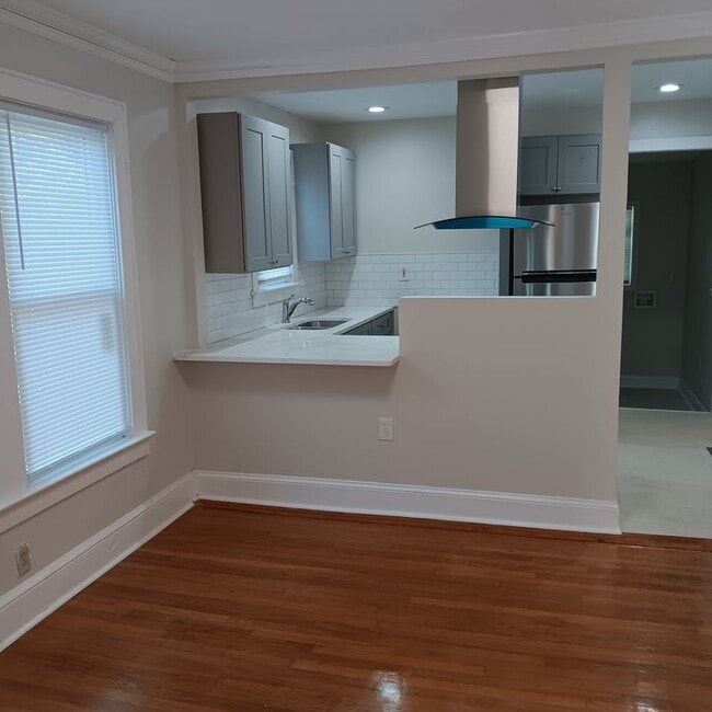 Photo - 246 Mathewson Pl SW