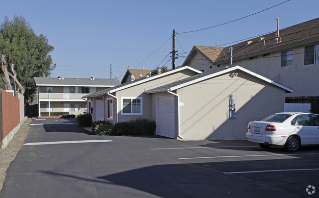 Photo - 240 Avocado St