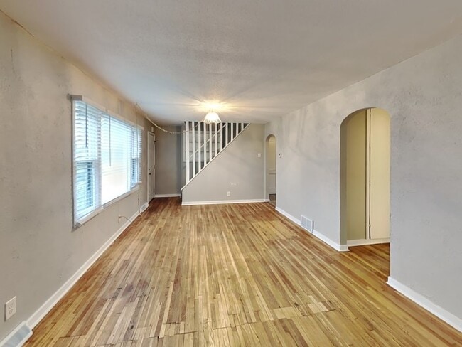 Photo - 2090 Hillview Rd