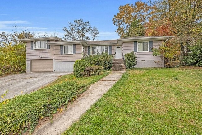 Building Photo - Large 4 Bedroom 2 Bathroom House for Rent