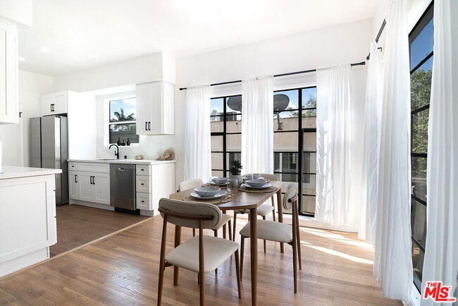 Building Photo - 344 Rexford Dr Unit 4