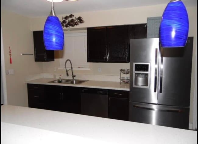 All stainless steel appliance - 132 Shadow Ln