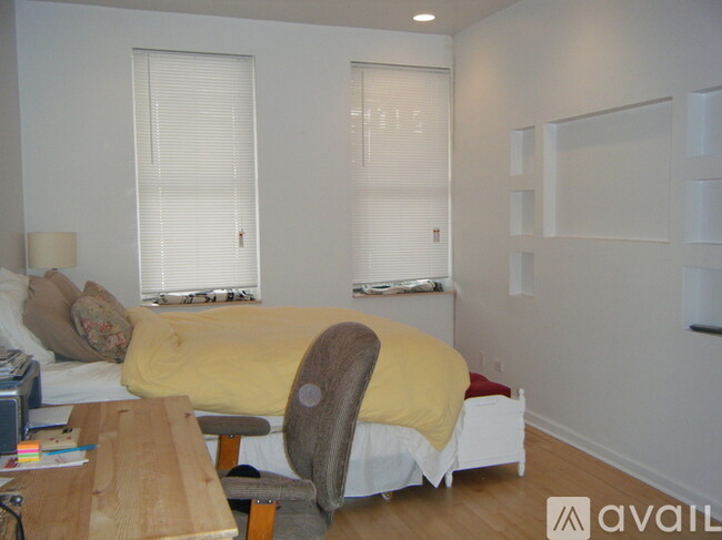 Building Photo - 1728 N Hermitage Ave Unit 1st