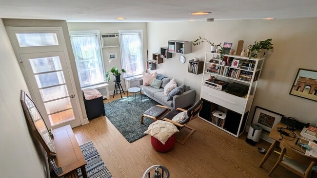 Building Photo - 1523 S Mole St Rental