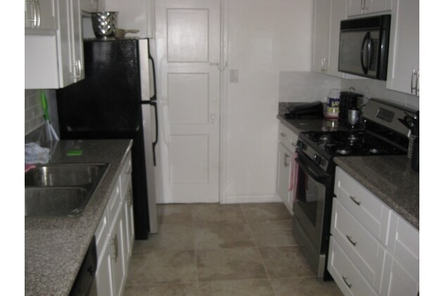 Kitchen - 409 S Cochran Ave