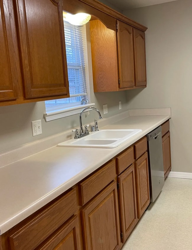 Photo - 1975 Montclair Ave