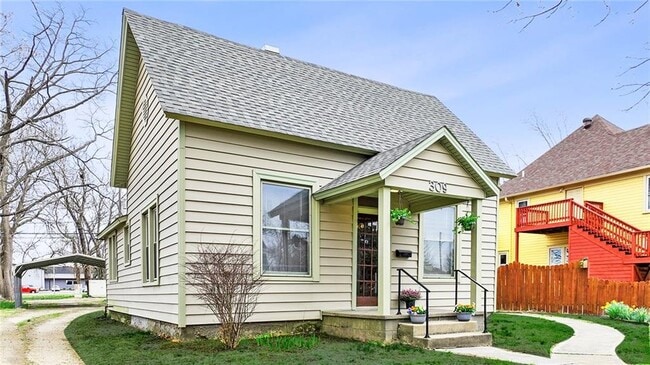 Photo - 309 N 3rd St