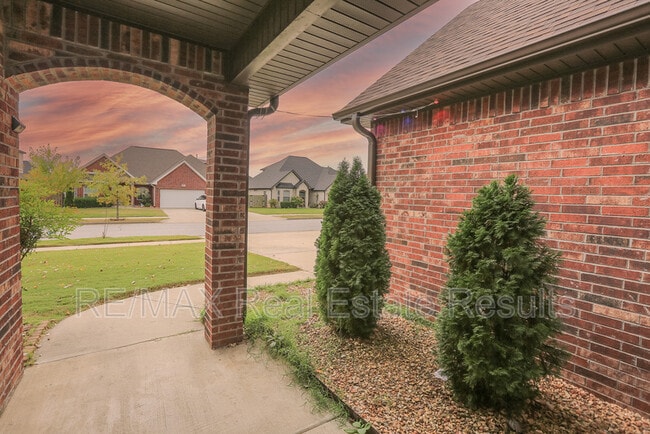 Photo - 2202 SW Tupelo Ave