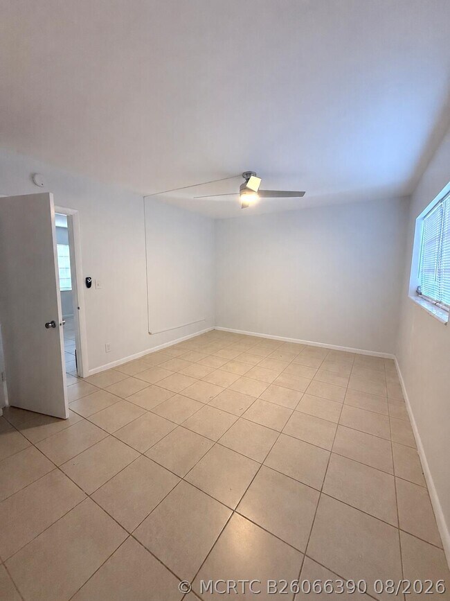 Photo - 2017 NE 18th St Unit 2