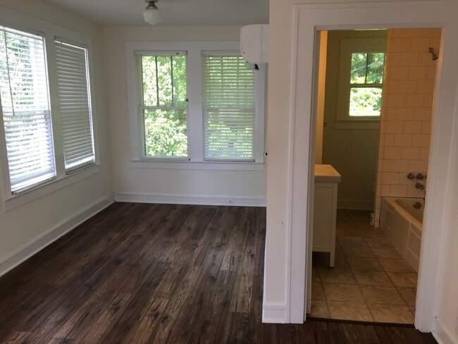 Photo - 2210 Euclid Ave Unidad 2210 1/2