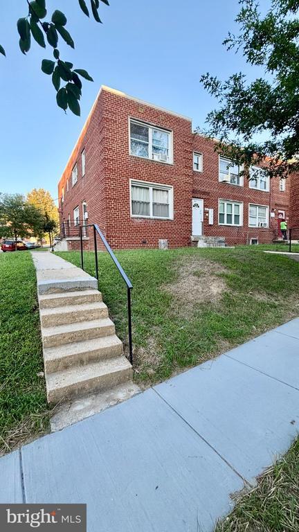 400 Chaplin St SE