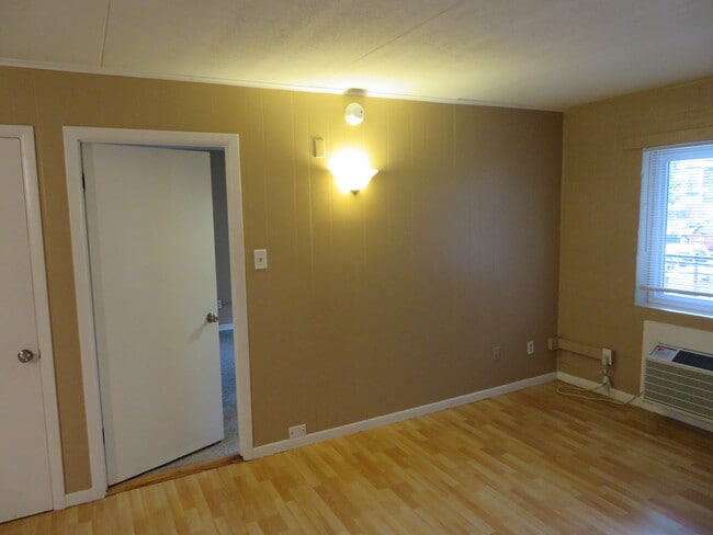 Living Room - Highland Avenue Apartments