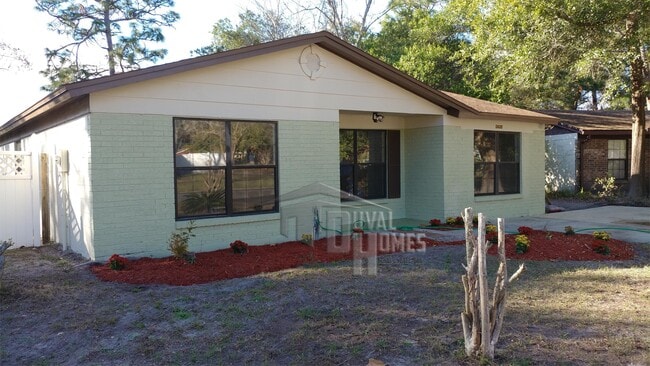 Building Photo - 2620 Kenwood Dr W