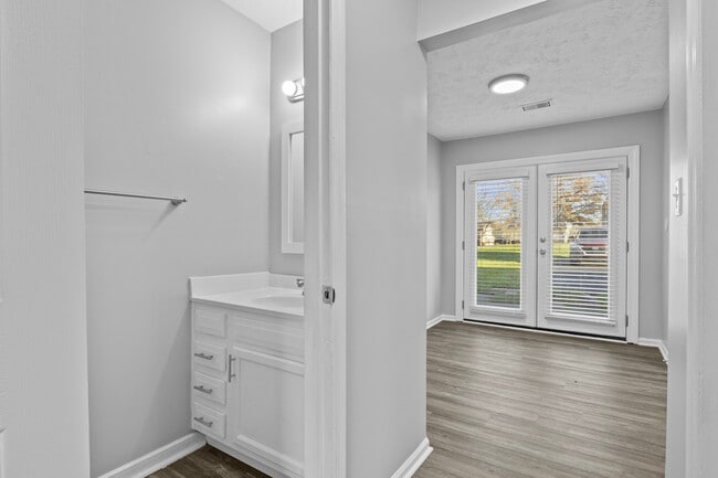 Medio baño en casa adosada - Mt. Tabor Apartments