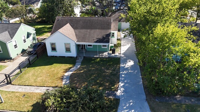 Building Photo - 6908 Moss Rose St