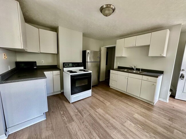 Building Photo - 2709 Josephine St Unit #1