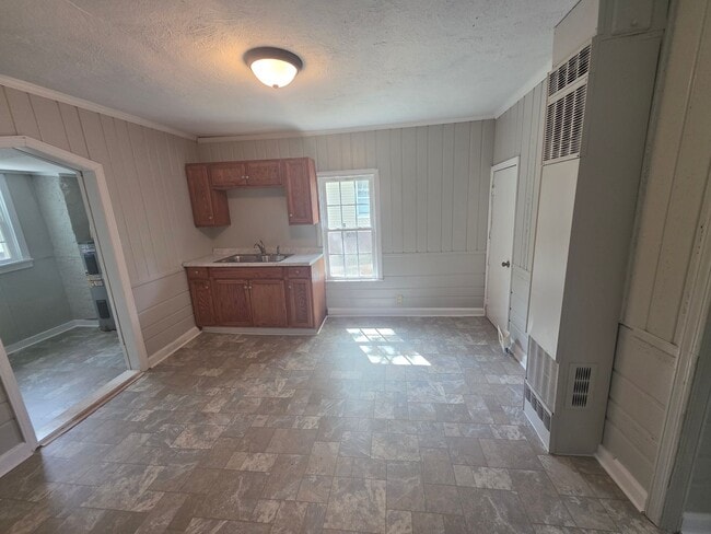 Photo - 904 Crowder St