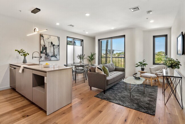 Photo - 181 Condor St Unit 6