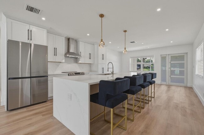 Photo - 461 SW 1st St