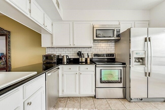 Photo - 930 Rutland St