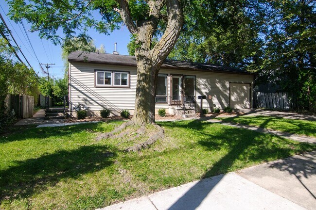 Photo - 2420 N Circle Dr