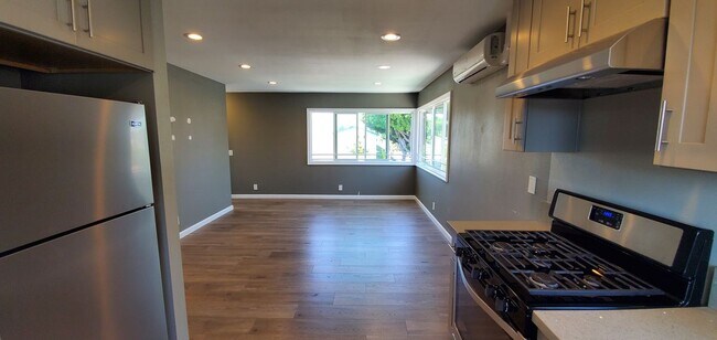 Photo - 1428 E 54th St Apartamento