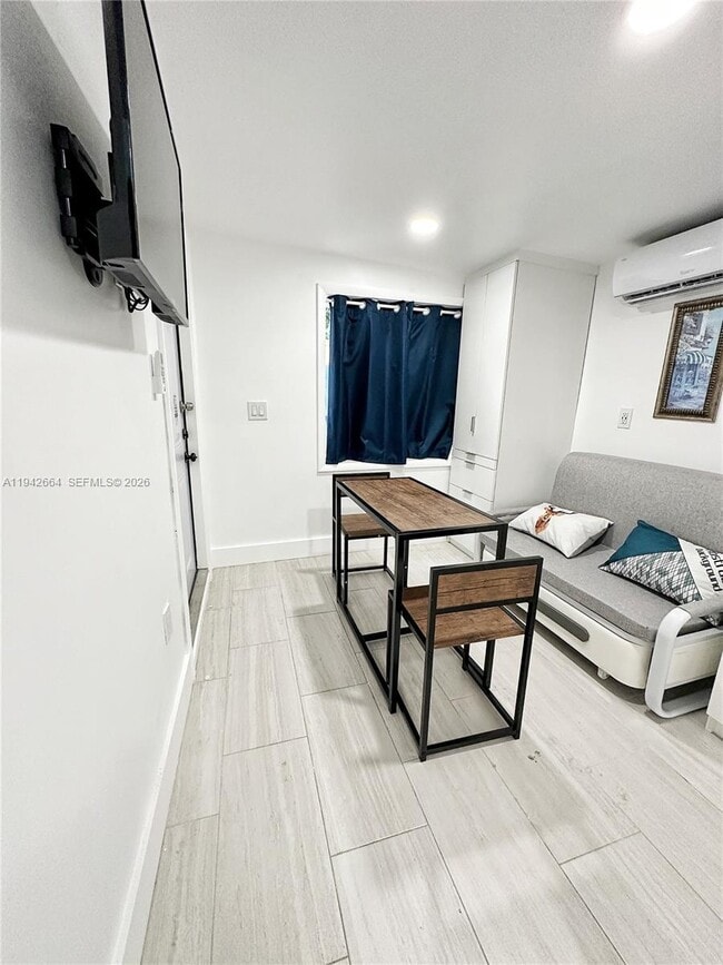 Photo - 2400 NW 9th St Unit 3