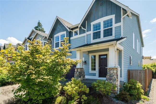 Photo - Spacious 3 Bed, 3 Bath Home in Lynnwood with Fenced Yard and Deck
