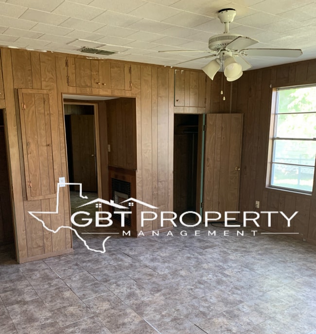 Single Family Home 3 Bedroom 1 Bath! - Single Family Home 3 Bedroom 1 Bath!