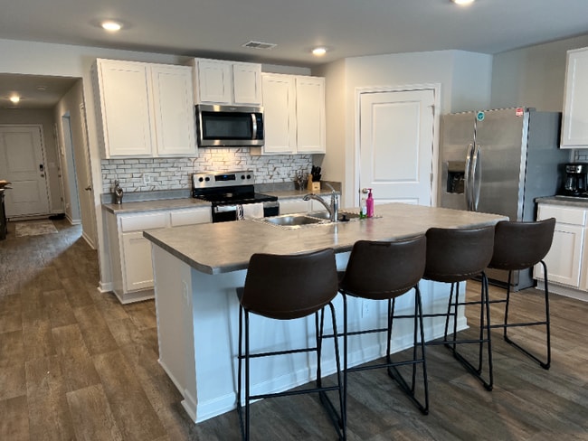 Photo - 8183 E Highcroft Dr NE