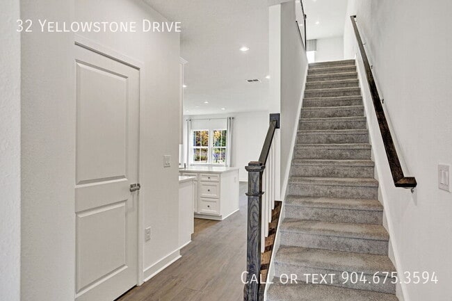 Photo - 32 Yellowstone Dr