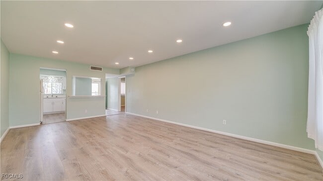 Building Photo - 357 Joel Blvd Unit 216 Rental