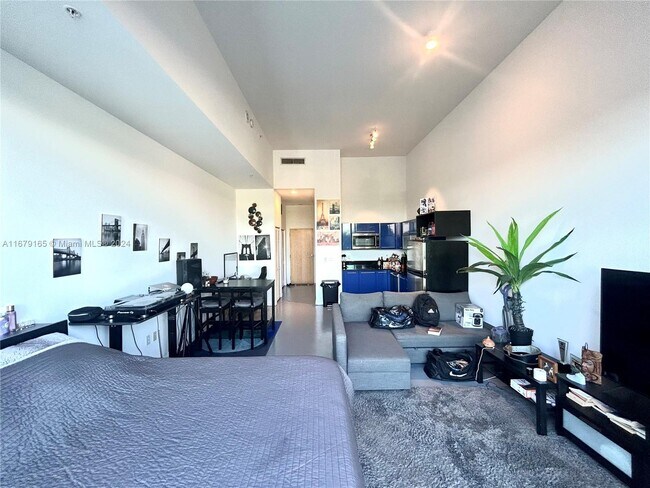 Photo - 253 NE 2nd St