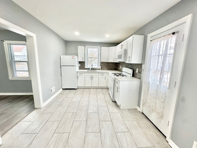 Photo - 338 Broad St