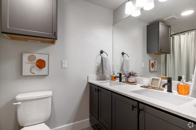 2BR, 2BA - 845SF