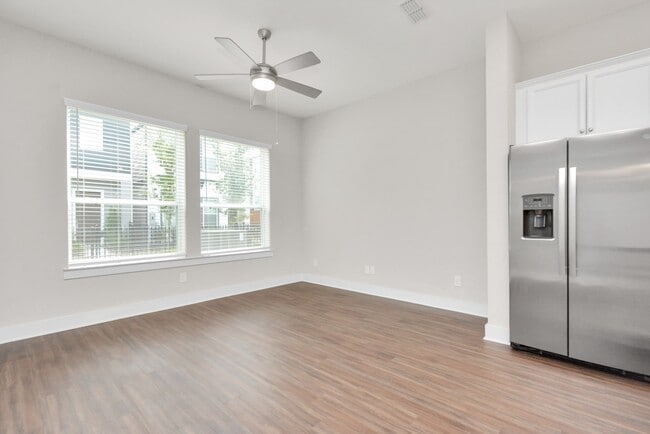 Photo - 721 Strawberry Pines Ct