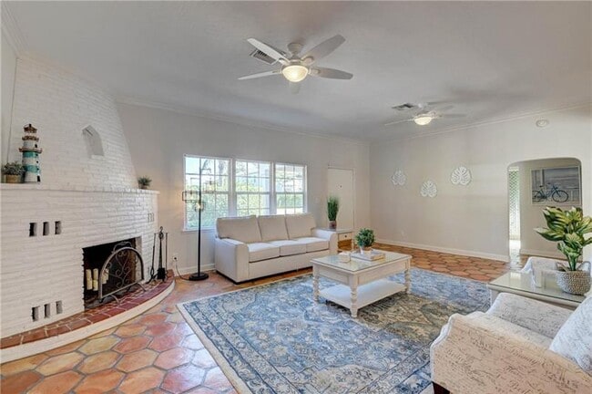 Photo - 302 NW 11th St