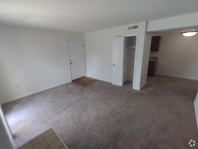 Building Photo - 600 Reusens Rd Rental
