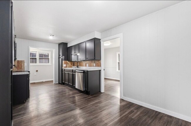 Photo - 100 Slant St