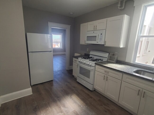 Building Photo - 738 Washington St Unit 27